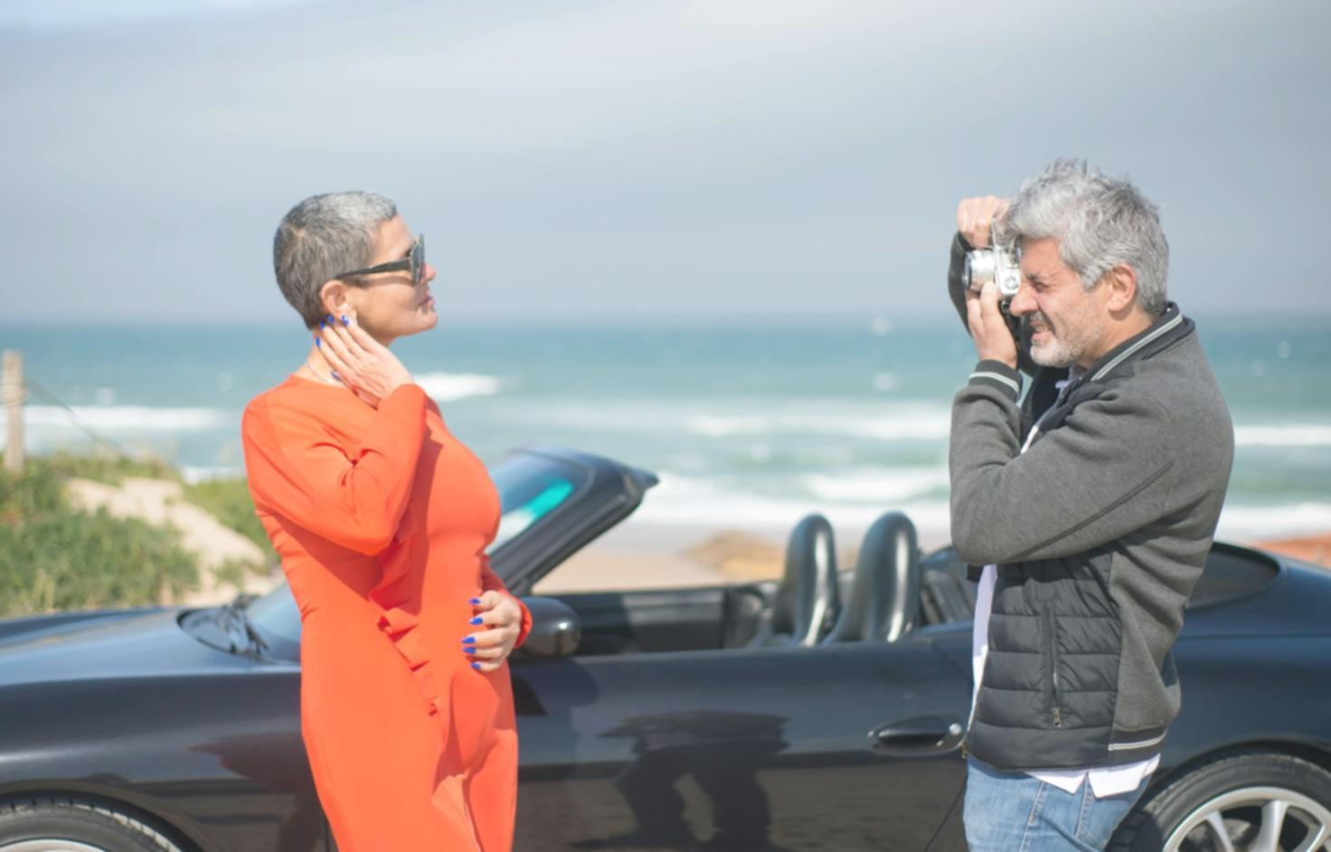 Fotografo in azione durante un'escursione naturalistica